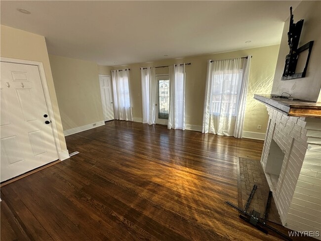 Building Photo - 1133 Hertel Ave