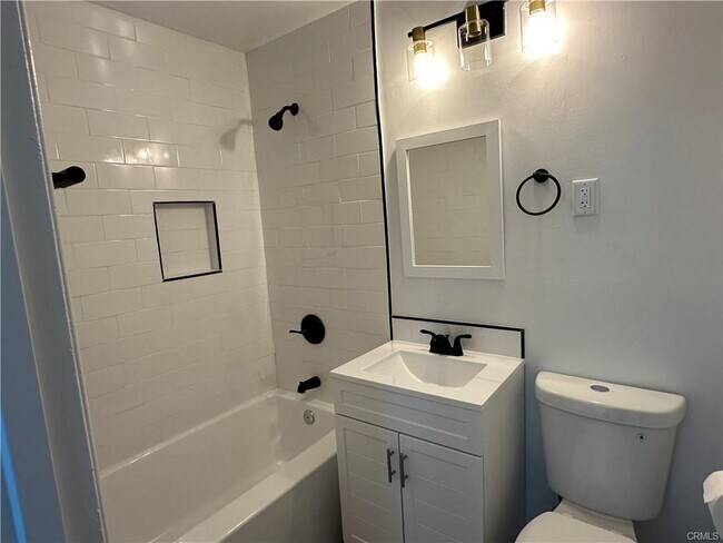 Foto del edificio - 7827 Maynard Ave