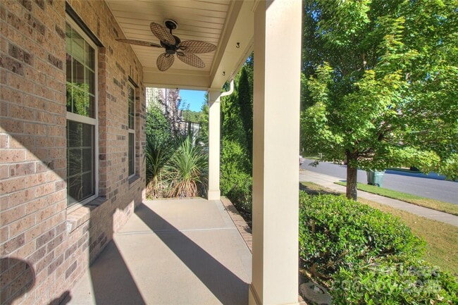 Foto del edificio - 1444 Ridgehaven Rd