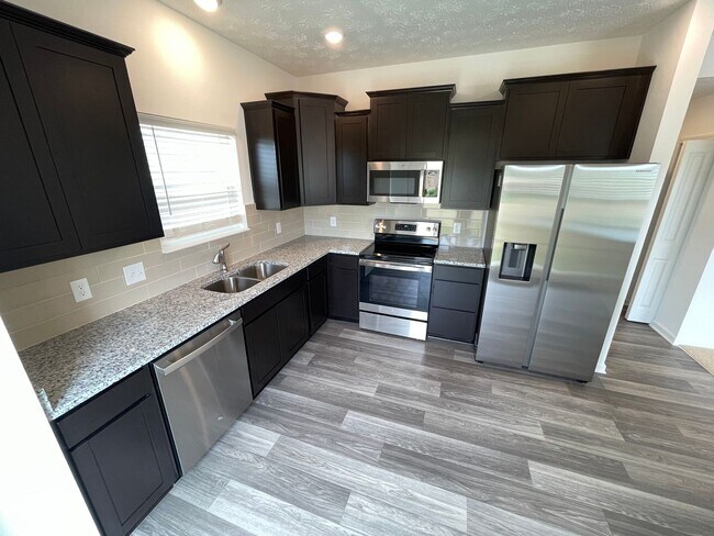 Foto del edificio - East Jefferson County New Home For Rent
