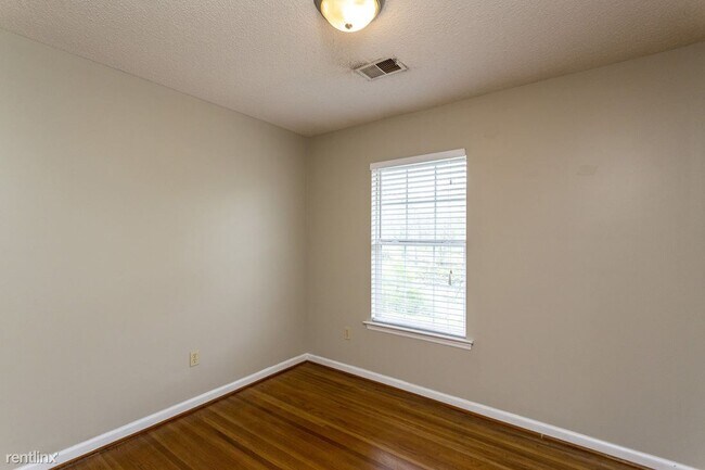 Building Photo - 3 br, 2 bath House - 2608 Rainier Drive NE