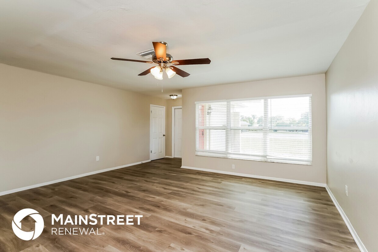 Foto principal - 7311 Louise Dr