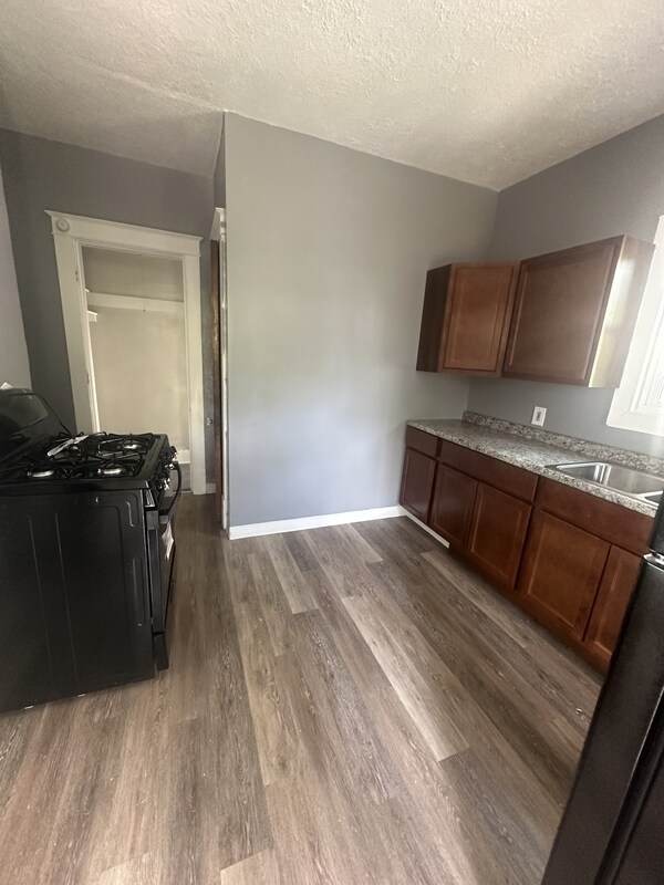 Foto del edificio - 3295 E 135th St