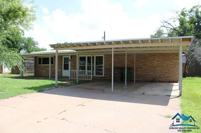 Building Photo - For Rent - 3 Bed/ 2 Bath