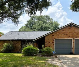 Building Photo - 202 Coppersmith Dr