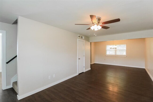 Building Photo - 1828 Sunrise Dr