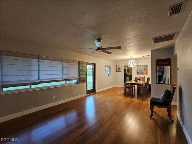 Foto del edificio - 1615 Grace Ave