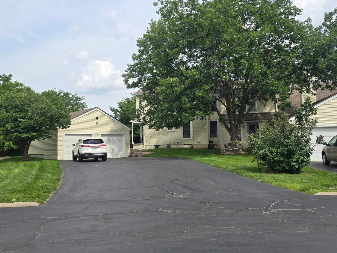 Foto principal - 8257 N Revere Ave