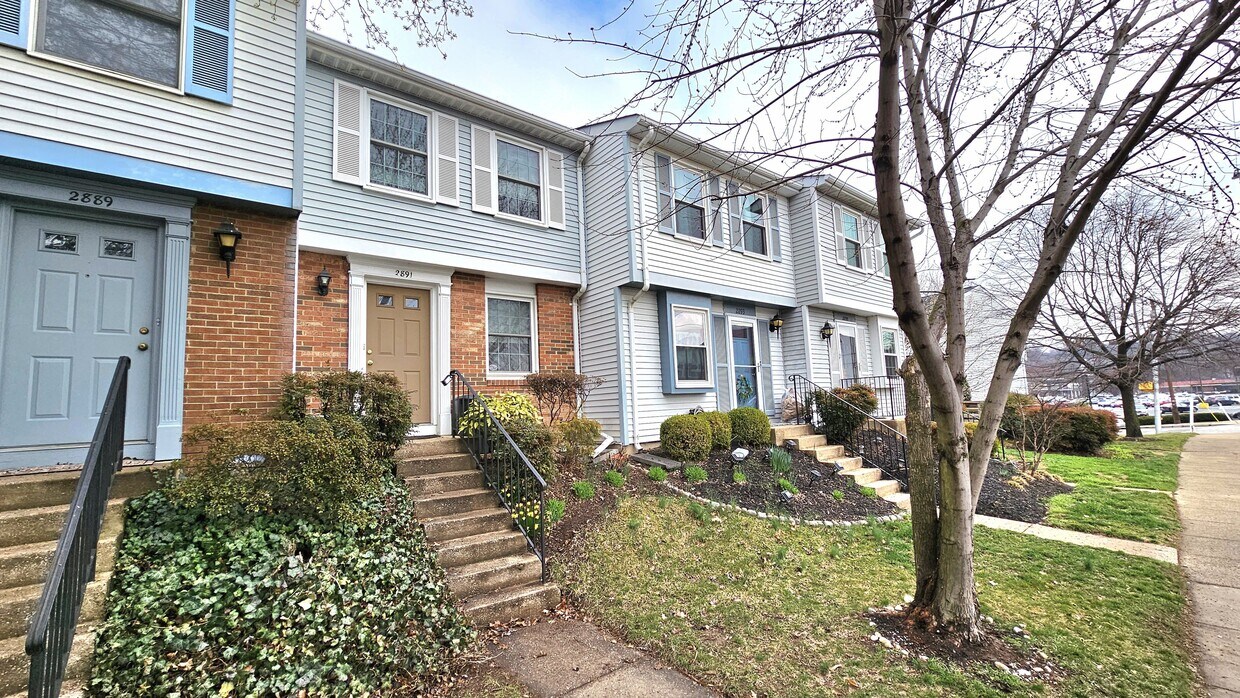 2891 S Glebe Rd, Arlington, VA 22206 Townhome Rentals in Arlington VA