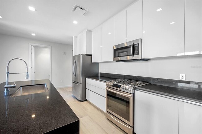 Building Photo - 5 N Osceola Ave