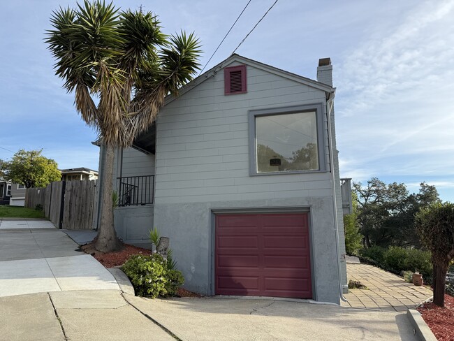 Building Photo - 3000 Parker Ave