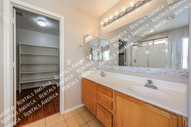Foto del edificio - 9202 W MacKenzie Dr