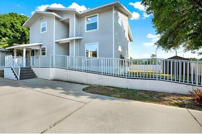 Foto del edificio - 107 47th Ave N