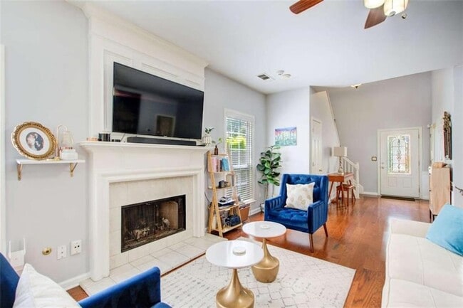 Building Photo - 513 Stepney Ct SE