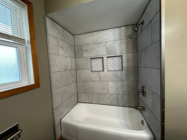 Building Photo - 716 15th Ave SE