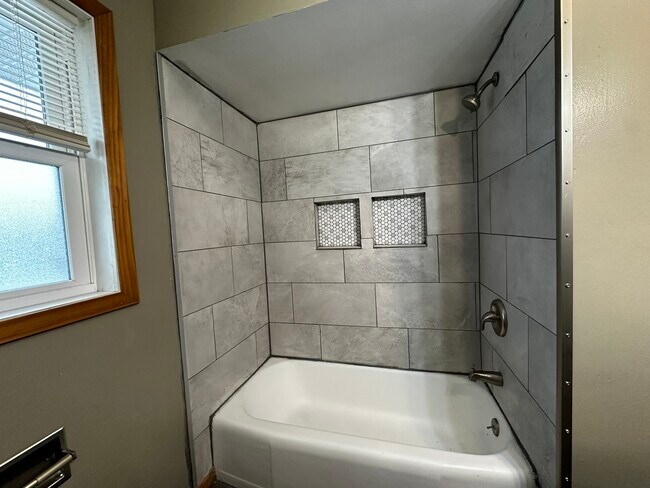 Foto del edificio - 716 15th Ave SE