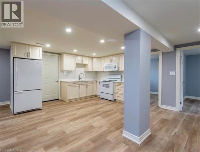 Building Photo - 431 E 36th St