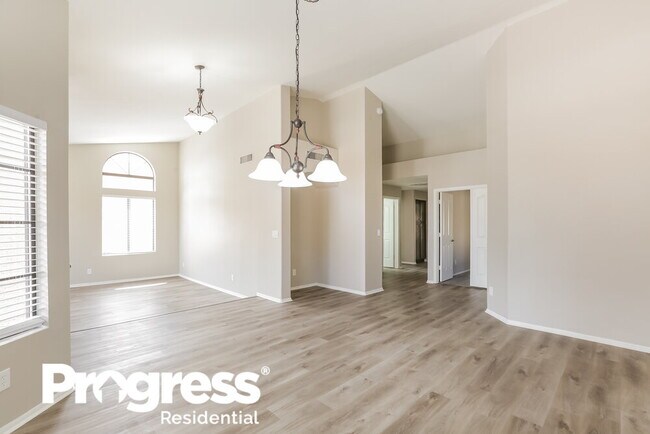 Foto del edificio - 301 E Stonebridge Dr