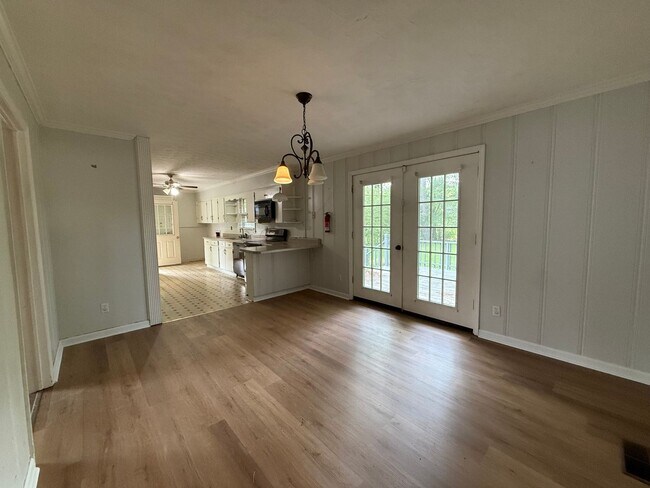 Building Photo - Welcome Home to Comfort and Charm in Decat...