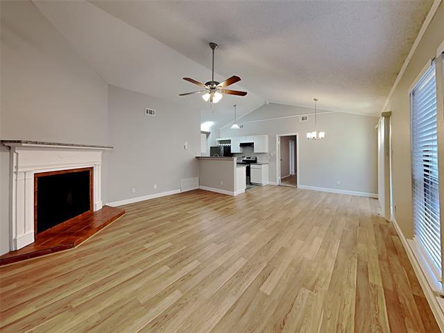 Foto del edificio - 328 Teakwood Ln