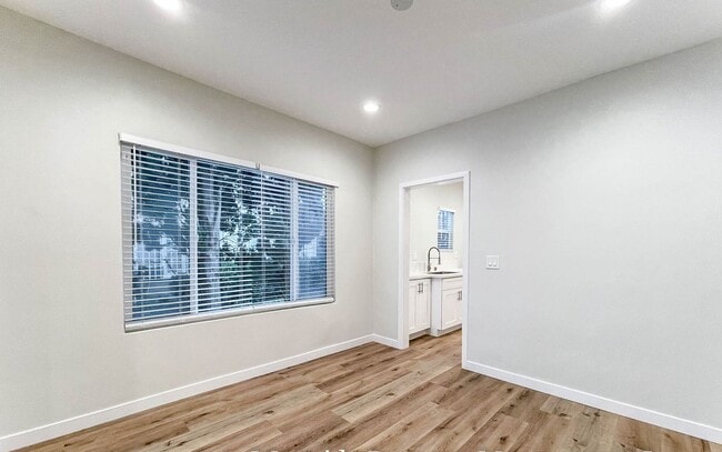 Building Photo - Stylish + Modern  2+2 | Prime Beverly Hill...