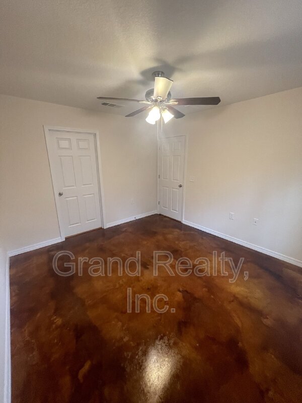 Foto del edificio - 5236 Bishop Rd