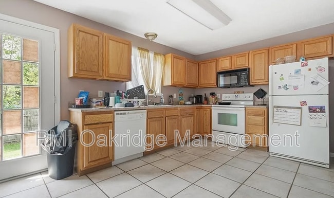 Building Photo - 15 Marlou Dr