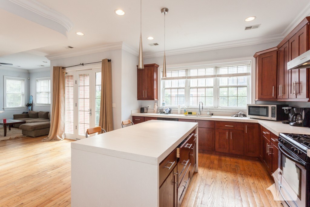Foto principal - 3718 N Wilton Ave