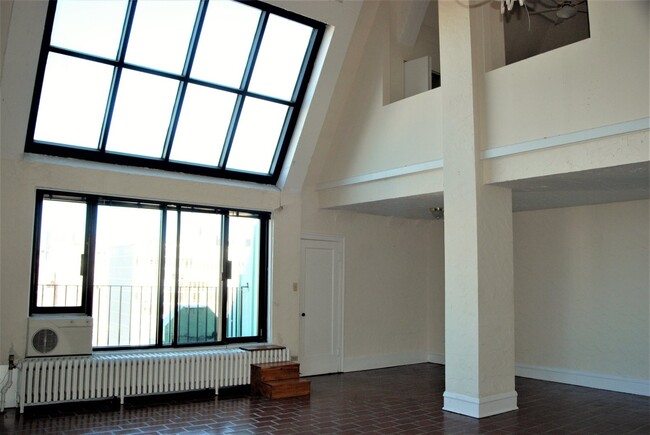 Foto del edificio - 10 W Elm St