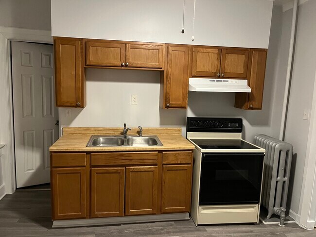 Kitchen - 2519 Lewis St