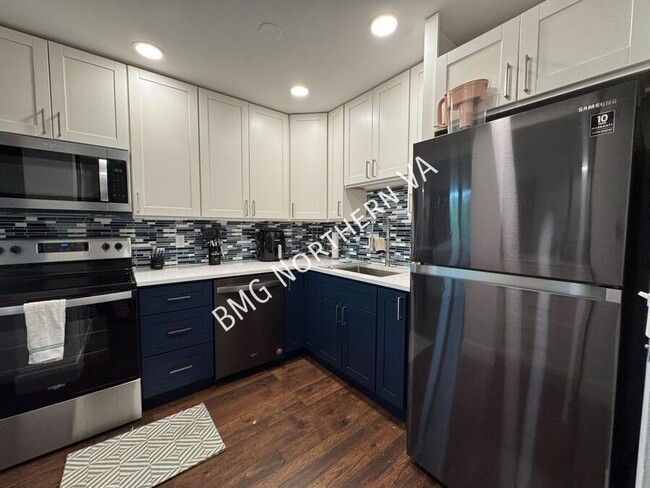 Building Photo - 3245 Rio Dr