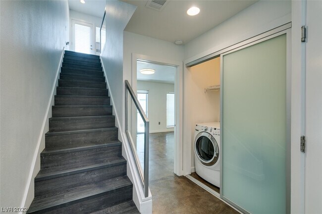 Foto del edificio - 1134 E Carson Ave