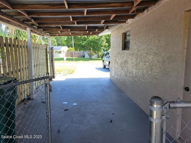 Carport - 1895 Wallace Ave