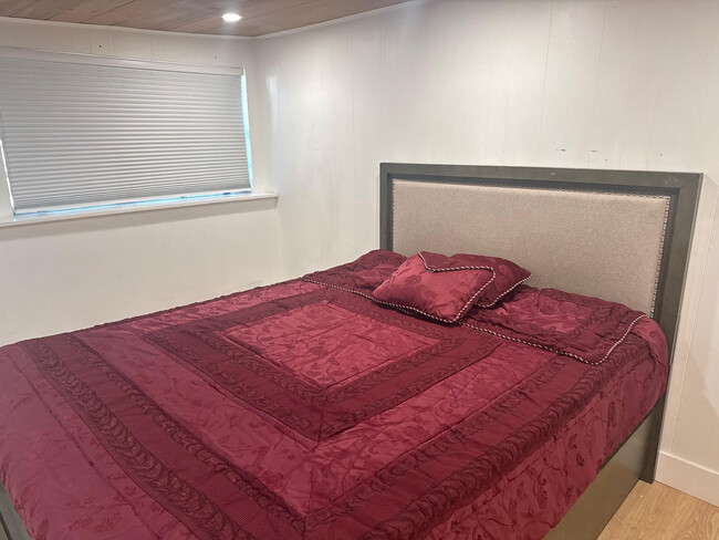 Foto del edificio - 605 NE 27th St