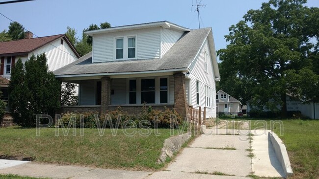 Building Photo - 2124 Eastern Ave NE