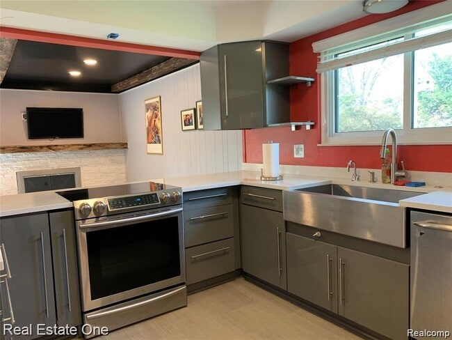 Building Photo - 5051 Falmouth Dr