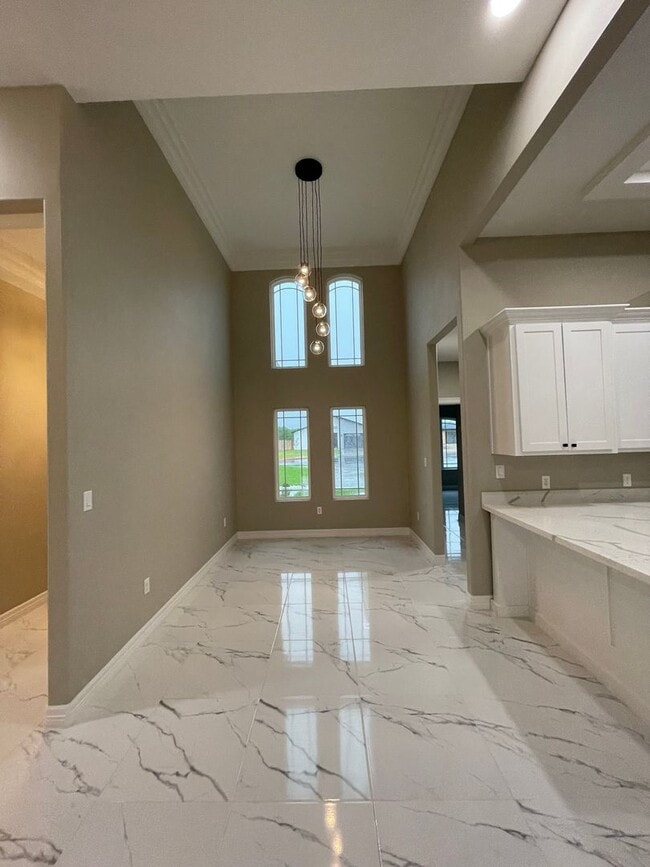 Building Photo - 4 Bedroom Single Family Home in Edinburg