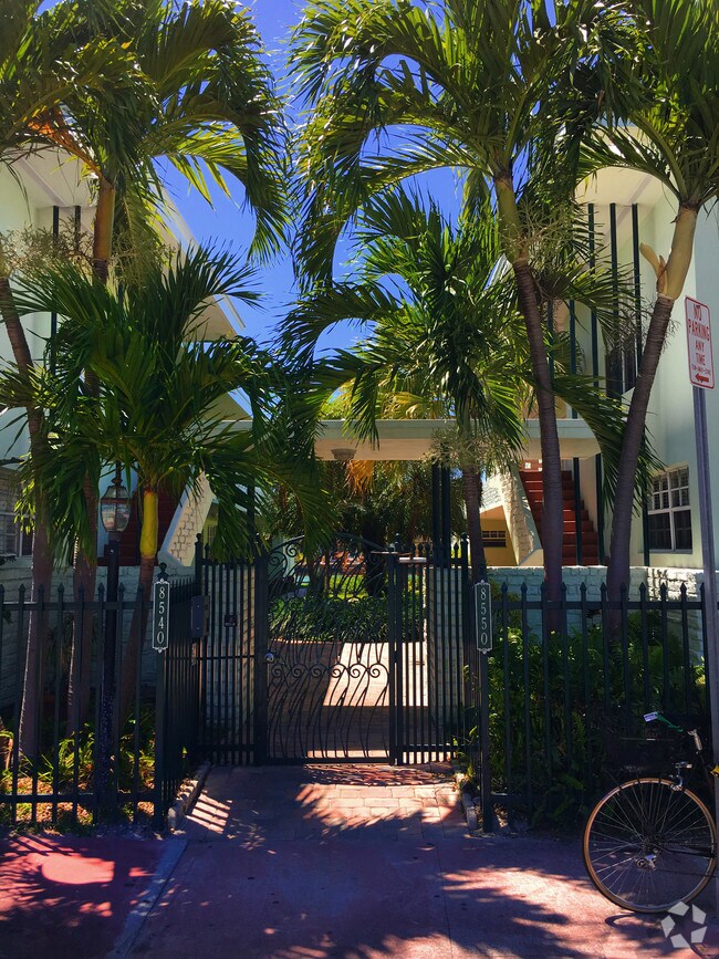 Apartments For Rent in Miami Beach, FL with a Swimming Pool 2,089