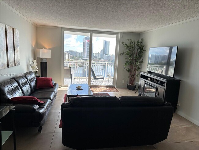 Foto del edificio - 427 Golden Isles Dr