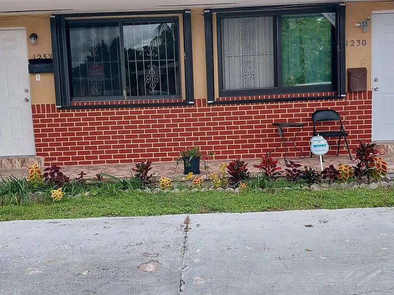 Foto principal - 1230 NE 136th Terrace