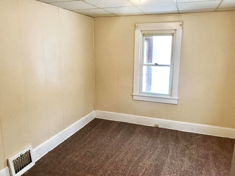 Foto principal - 909 W McClure Ave