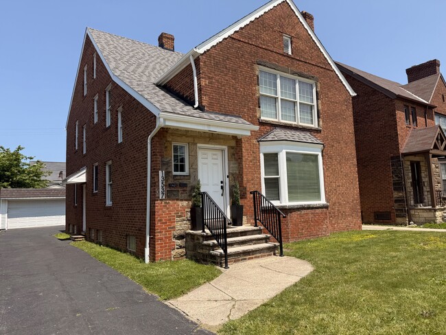 Building Photo - 13537 Cedar Rd