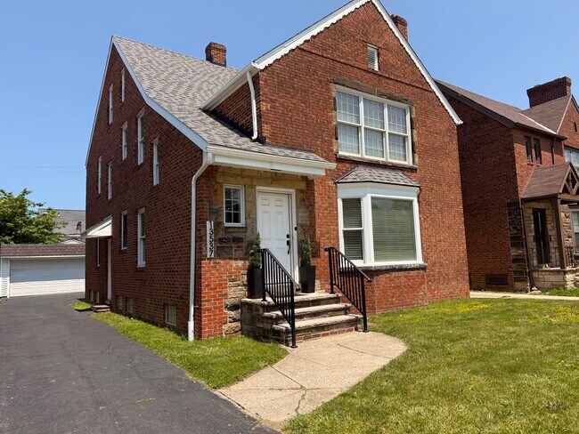 Foto del edificio - 13537 Cedar Rd