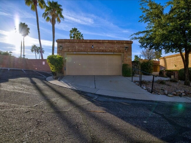 3 Bedroom 2 Bathroom with Community Pool!! - 3 Bedroom 2 Bathroom with Community Pool!! House