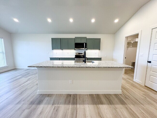 Foto del edificio - Brand-New 3-Bed in Escondido Crossing!