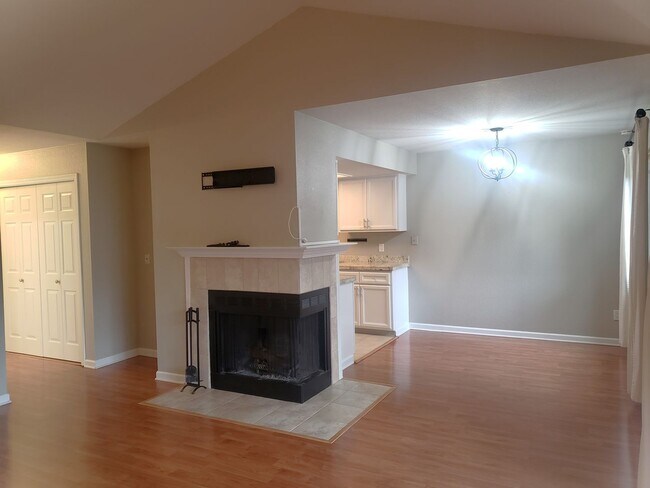 Building Photo - Updated Beaverton Condo in Murrayhill 2 be...