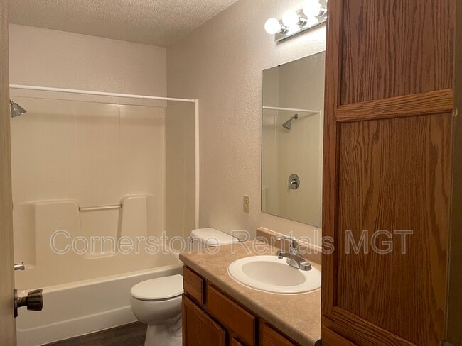 Building Photo - 1515 14th Ave E