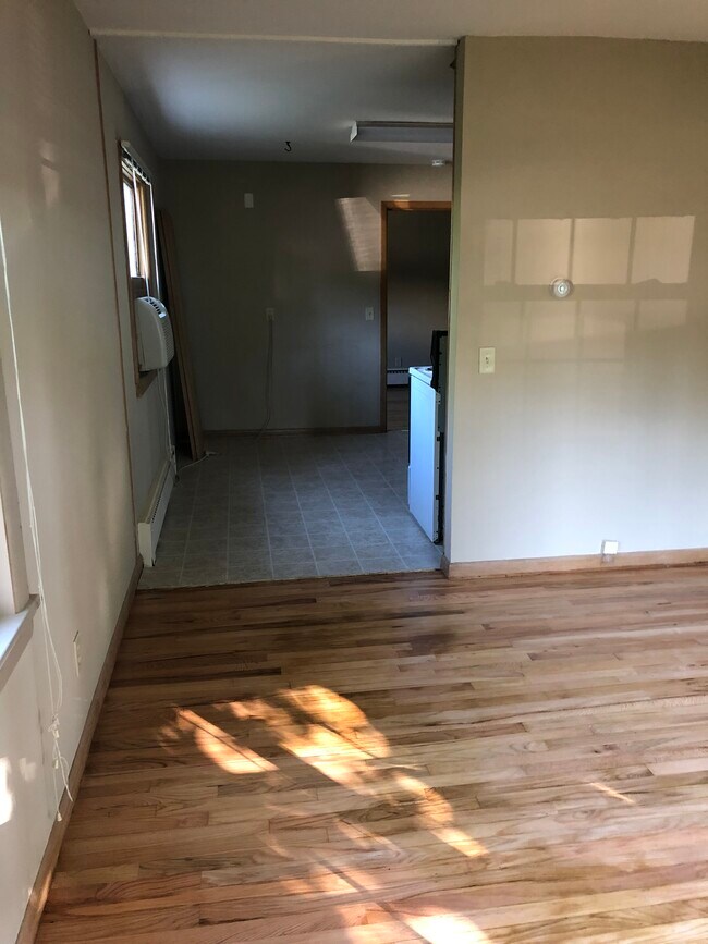 Building Photo - 3205 Ridgeway Ave