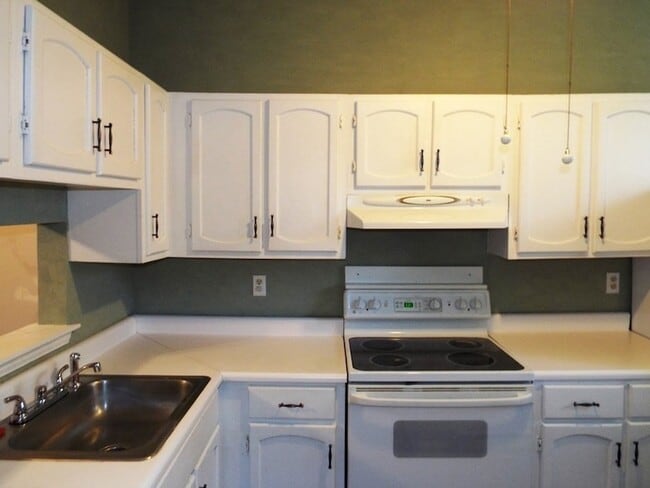 Building Photo - 97 Highwood Dr
