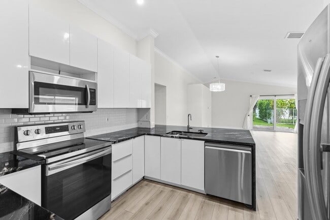 Photo - 1425 Majesty Terrace House